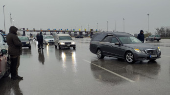 Μάλγαρα: ιδιοκτήτες γραφείων τελετών με νεκροφόρες στο μπλόκο των αγροτών (video-photos)