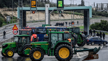 Αγροτικές κινητοποιήσεις: «Τα καλύτερα έρχονται από Δευτέρα», προειδοποιούν οι αγρότες στα μπλόκα