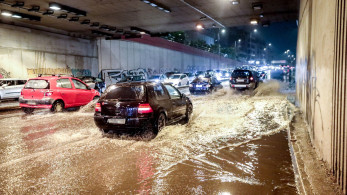 Σαρώνει τη χώρα η κακοκαιρία Byron - Ισχυρές βροχές και καταιγίδες μέχρι τις πρωινές ώρες του Σαββάτου