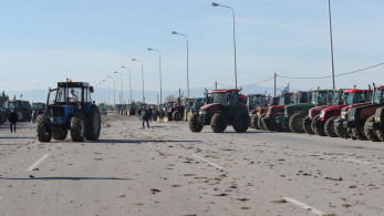 Αθήνα - Θεσσαλονίκη: οι αγρότες έκλεισαν την εθνική οδό και στα Μάλγαρα