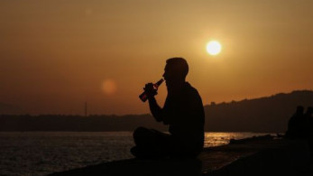 Γενιά Ζ & αλκοόλ: η πολιτεία ενεργοποιεί μέτρα για μια συνήθεια που γίνεται όλο και πιο επικίνδυνη