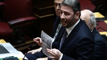 Ο Ανδρουλάκης τρέχει να προλάβει τον Τσίπρα: η υποκρισία του ΠΑΣΟΚ με το άρθρο 86