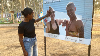 Το «Μανιφέστο» στο Ισραήλ - «Έκανα τη νεκρή για να γλιτώσω από τη Χαμάς» λέει η Μαζάλ Ταζάζο