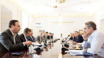 Τρία νέα εργαλεία για την προστασία ανηλίκων από αλκοόλ και καπνό - Τι αλλάζει (video)