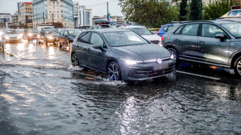 Κακοκαιρία ADEL: πτώσεις δέντρων, χαλάζι και δρόμοι-ποτάμια - Πού θα βρέξει τις επόμενες ώρες