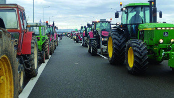 Οι αγρότες από τα μπλόκα της Θεσσαλίας μιλούν στο «Μανιφέστο»: Λύσεις ή κλιμάκωση
