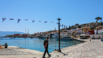 Χωρίς ρεύμα έμεινε η Χάλκη – Πλωτός γερανός έκοψε τα υποθαλάσσια καλώδια