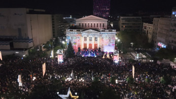 Πυροτεχνήματα, 120.000 λαμπιόνια και Λένα Ζευγαρά live στον Πειραιά