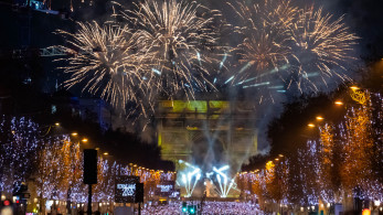 Γαλλία: πάνω από 1.000 πυρπολήσεις οχημάτων τη νύχτα της Πρωτοχρονιάς