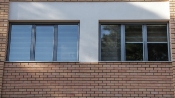 Μέλη του Ρουβίκωνα εισέβαλαν στο δημαρχείο Ηλιούπολης - «Η βία δεν περνάει», λέει ο δήμαρχος (video)