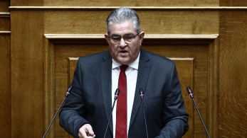 Η Ζωή Κωνσταντοπούλου διέκοπτε συνεχώς τον Δημήτρη Κουτσούμπα και αυτός της απάντησε «αυτή είστε»