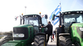 Μπλόκα: οι αγρότες λένε όχι στον διάλογο - Ασφυξία σε τελωνεία και εθνικές οδούς