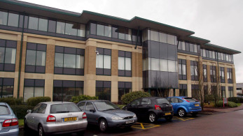 Αγγλία - Νέα υπόθεση «Πελικό»: 49χρονος κατηγορείται για 13 χρόνια κακοποίησης της συζύγου του