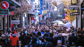 Ξεκίνησε το εορταστικό ωράριο - Οι Κυριακές που θα είναι ανοιχτά τα καταστήματα