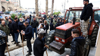 Ηράκλειο: κατάληψη κτηρίου της ΑΑΔΕ από αγροτοκτηνοτρόφους