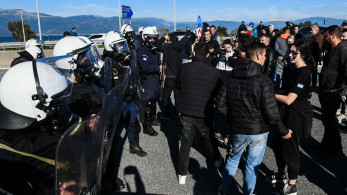 Ένταση στην Πάτρα - Μπλόκο της ΕΛ.ΑΣ. στους αγρότες πριν τη γέφυρα Ρίου-Αντιρρίου