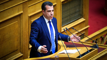 Θάνος Πλεύρης: Ρέιβ μπροστά σε εκκλησία επιτρέπεται, τα κάλαντα απαγορεύονται (video)