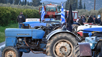 Κλείνουν παρακαμπτήριους οι αγρότες - Ουρές χιλιομέτρων σε βασικούς οδικούς άξονες