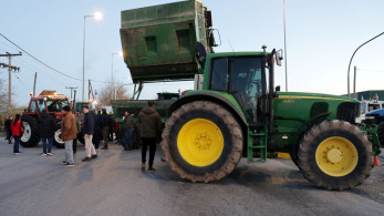 Λάρισα: κλιμακώνουν οι αγρότες με αποκλεισμούς στη Νίκαια - Ένταση με οδηγούς και παρουσία εισαγγελέα