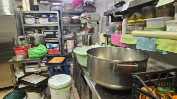 Σαρωτικοί έλεγχοι της Περιφέρειας Αττικής - Κατασχέθηκαν 12 τόνοι ακατάλληλων προϊόντων