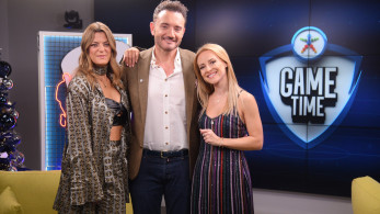 Ο Χρήστος Μενιδιάτης στο εορταστικό Game Time: το ντουέτο με τον Ντέμη Νικολαΐδη και ο Μέσι σε ρόλο του Άη Βασίλη (video)