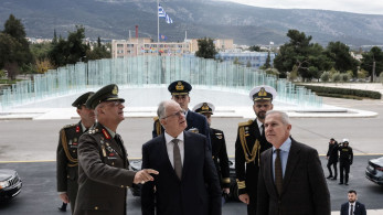 Ο Κωνσταντίνος Τασούλας επισκέφθηκε το ΥΠΕΘΑ και το υπουργείο Ναυτιλίας και αντάλλαξε ευχές (photos)