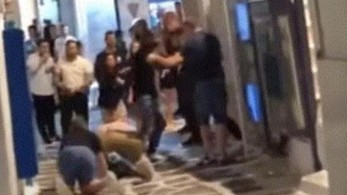 Η στιγμή που ο Μαγκουάιρ έπαιξε ξύλο στη Μύκονο (vid)