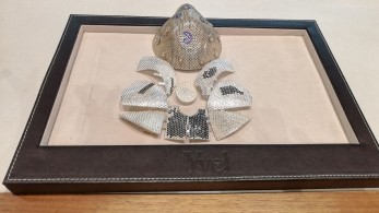 Η μάσκα Covid του… 1,5 εκατ. δολαρίων!