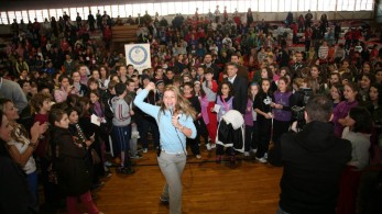 Δύσκολες ώρες για την Πρεζεράκου στο ΚΑΤ: Έγινε το χειρουργείο στα κομμένα δάχτυλα