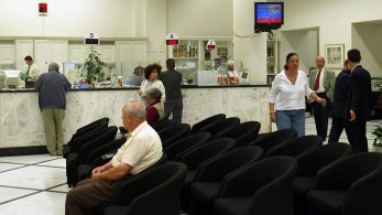 Κλείνουν τις πόρτες τους οι τράπεζες – Ποιες συναλλαγές «κόβονται»
