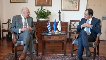 Δένδιας-Χριστοδουλίδης: Κοινός βηματισμός Αθήνας και Λευκωσίας