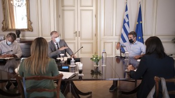 Συνεχίζει να εργάζεται η κυβέρνηση για το άνοιγμα των σχολείων