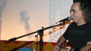 Πέθανε ο γνωστός ρεμπέτης Αγάθωνας Ιακωβίδης
