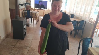 Αγγούρι… 52 εκατοστά (!!!) έβγαλε Τρικαλινή
