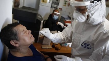 Κορωνοϊός: Υποχρεωτικά τεστ για υγειονομικούς που επιστρέφουν από άδεια