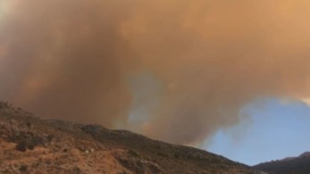 Φωτιά στη Μάνη: Δύσκολη η νύχτα – Εκκενώθηκαν οικισμοί