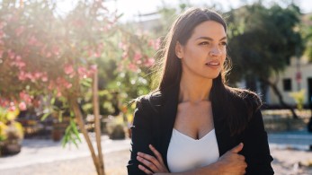 Πρώην συνεργάτιδα του Βερναρδάκη αναρωτιέται αν «ο Χίος πυροβολήθηκε για την Μαρέβα»