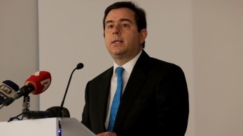 Μηταράκης στο BBC: Δεν ισχύουν οι φήμες για επαναπροωθήσεις μεταναστών