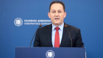 Πέτσας: Απαγόρευση κυκλοφορίας από τις 23:00 έως τις 7:00 στις χερσαίες πύλες εισόδου