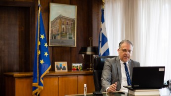 Επίσπευση των διαδικασιών για μάσκες και σχολικές καθαρίστριες ζήτησε από την ΚΕΔΕ ο Θεοδωρικάκος