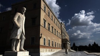 Τηλεφώνημα για βόμβα στη Βουλή – Καθυστέρησε η ψηφοφορία