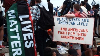 ΗΠΑ: Πολιτική αντιπαράθεση Τραμπ – Μπάιντεν με φόντο τις κοινωνικές αναταραχές