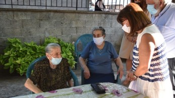 Μυτιλήνη: Η Πρόεδρος της Δημοκρατίας με τις “γιαγιάδες της αλληλεγγύης”