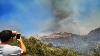 Πυρκαγιά στις Μυκήνες: Υπό μερικό έλεγχο η φωτιά