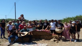 Αγρότες για μια μέρα έγιναν γνωστοί ηθοποιοί και σεφ στη Νάξο