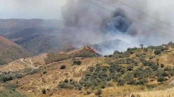 Μεγάλη πυρκαγιά στα Χανιά – Κάηκαν σπίτια, εκκενώθηκε οικισμός (pics & vids)