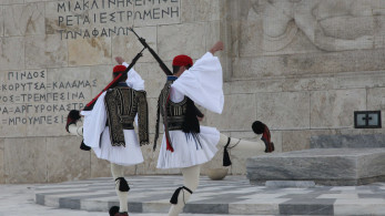 Σαν σήμερα το 2010, η νύχτα που η τρομοκρατία χτύπησε τον Άγνωστο Στρατιώτη