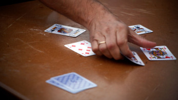 Kόμματα… ΙΧ, χαρτορίχτρες και γερόντισσες: καλά θα πάει κι αυτό