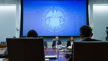 Fed: κρατά αμετάβλητα τα επιτόκια στο 3,50-3,75% - Επιμένει ο πληθωρισμός, αυξημένη η αβεβαιότητα