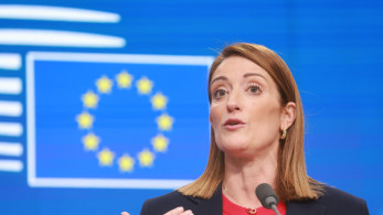 Ρομπέρτα Μετσόλα: Το Ευρωκοινοβούλιο κλείνει τις πόρτες στους Ιρανούς διπλωμάτες - Στήριξη στον λαό του Ιράν